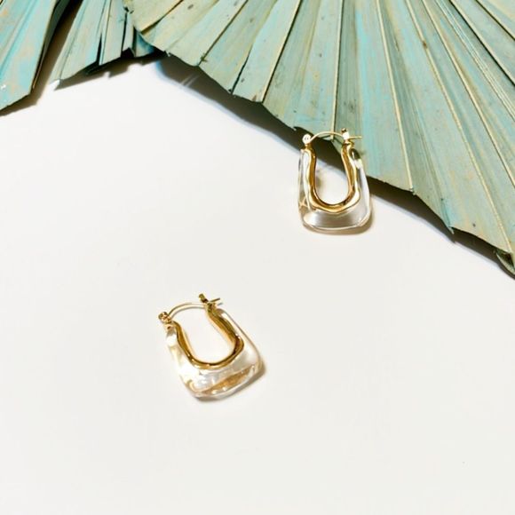 #72 Anthro Crystal earrings in gold tone hardware and clear crystal - Picture 2 of 6